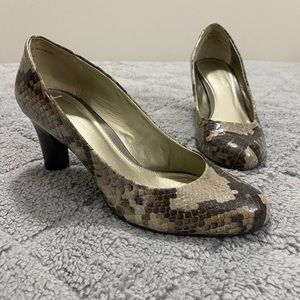 Liz Claiborne snakeskin Johnnie heels